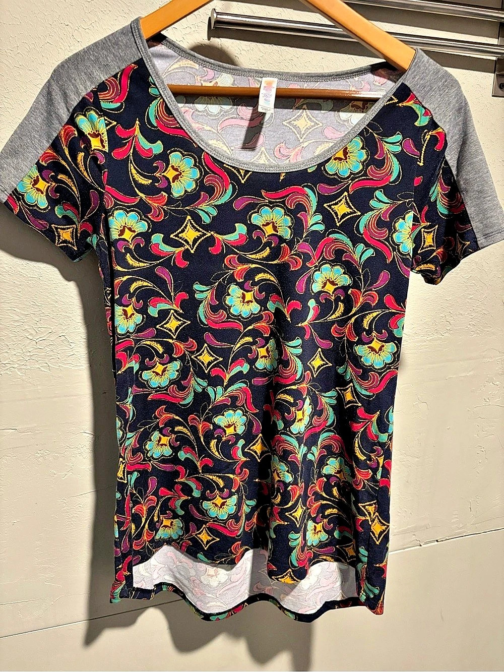 Lularoe Floral Short Sleeve Tee Black Size XS Like New